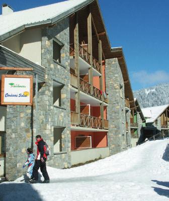 Specifický je vysoký podíl náročných černých sjezdovek ve vysokých nadmořských výškách pod vrcholem Pic Blanc (3.330 m n.m.).