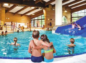 Všude najdete řadu restaurací, barů, půjčoven a sportovních prodejen. Po lyžování lze navštívit bowling, fitness, tělocvičnu nebo si zahrát stolní tenis či Rezidence Home Club** squash.