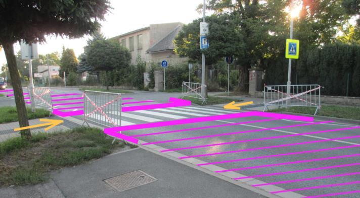 Takové ulice jsou v mapě fialově zašrafovány a povolený přeběh je zvýrazněn silnou fialovou čarou (viz ilustrativní mapka níže).