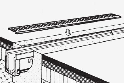 Při utahování šroubů roštu nepřekročte utahovací moment 20 Nm. 8. Beton pro boční betonové lože naneste rovnoměrně na obě strany žlabu.