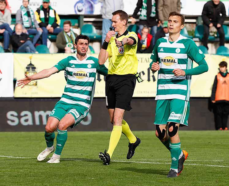 46 47 Změny pravidel DO ZDI UŽ SUDÍ NEPUSTÍ FOTBALISTY ÚTOČÍCÍHO TÝMU. ROZHODČÍ SE V TÉTO SEZONĚ BUDOU ŘÍDIT NOVĚ UPRAVENÝMI PRAVIDLY.