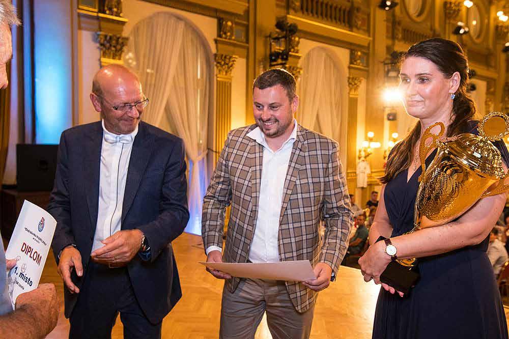 58 AKTUÁLNĚ AKTUÁLNĚ 59 Bilanční a předsezonní aktiv Středočechů ZÁSTUPCI STŘEDOČESKÝCH KLUBŮ V MAJAKOVSKÉHO SÁLE NÁRODNÍHO DOMU NA VINOHRADECH.