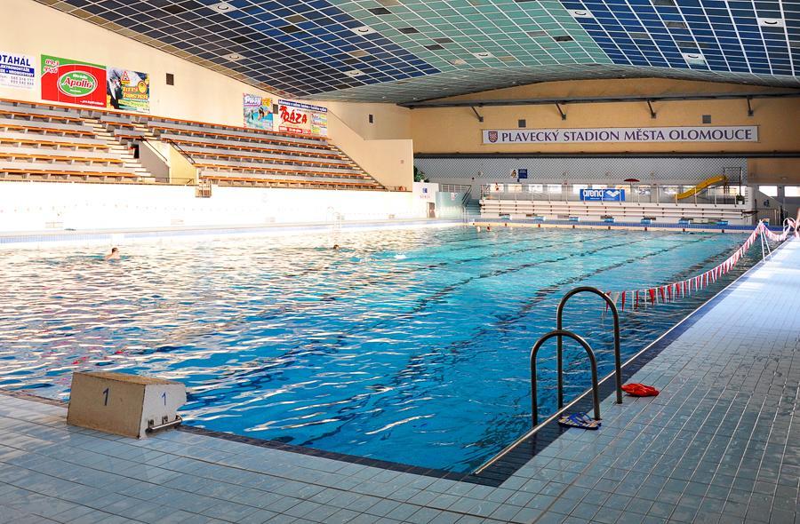 Vybavení: Vnitřní areál Plavecký bazén 50 m 8 drah 1000 m2 28ºC Bazén pro miminka 24 m2 32ºC Tobogán 77