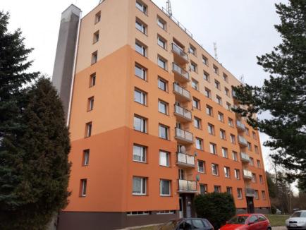 6) Bytová jednotka 1+1 Nabídková cena: 1 045 000 Kč Upravená nabídková cena: 29 028 Kč/m 2 Lokalita: Dělnická, Lomnice nad Popelkou,