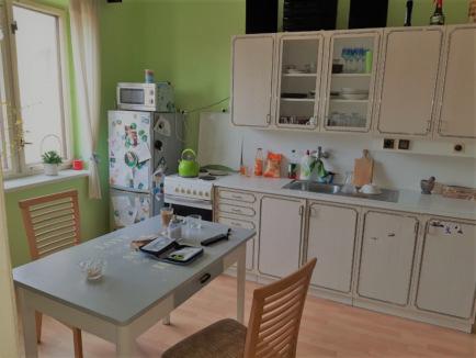 2) Bytová jednotka 1+1 Nabídková cena: 780 000 Kč Upravená nabídková cena: 16 957 Kč/m 2 Lokalita: Doubravského, Lomnice nad Popelkou, okres