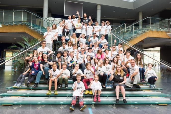 CoderDojoCon 2018 v Praze 10 Dojos Založených klubů, fungujících na dobrovolnické bázi.