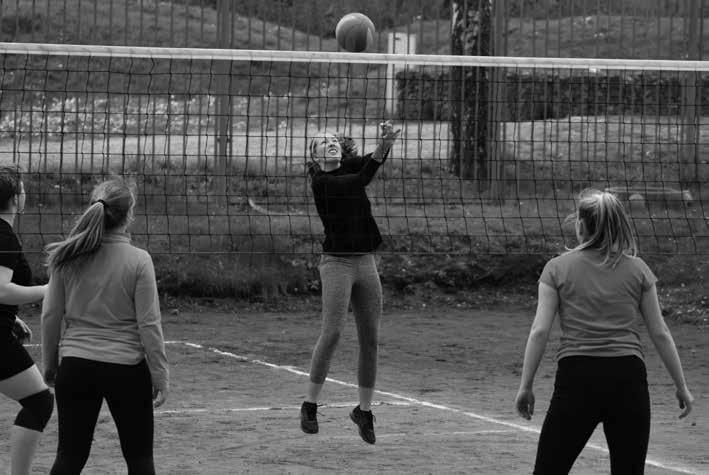 Mužstva Strakonic a Českých Budějovic měla stejný rozdíl mezi vstřelenými a obdrženými brankami. Českobudějovičtí však nastříleli o jednu branku více, což jim nakonec zajistilo druhé místo.