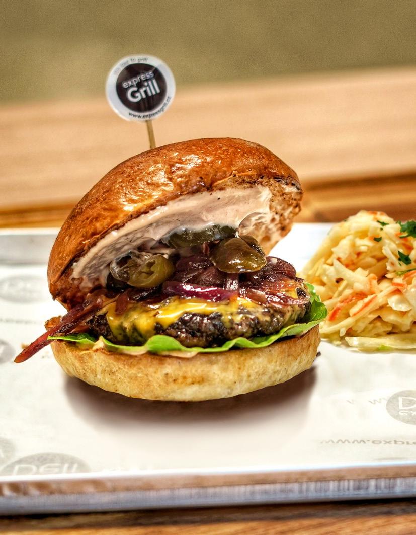 Budova Beta Express Grill zve na speciální burger balíčky Pro jarní a letní měsíce si v Express Grillu pro milovníky grilování a dobrého jídla připravili nově burger balíčky.