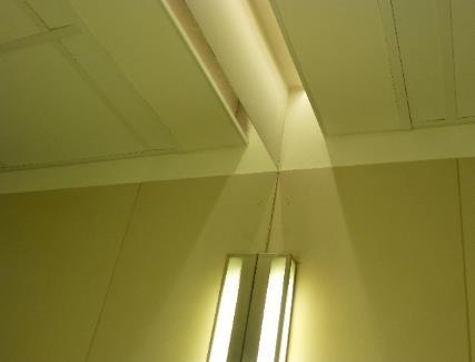 výška nad podlahou 900 mm, osvětlení páskem LED diod v nice c podhledu, zrcadlo výšky 1200 mm bez fazety se spodní hranou 1200 mm