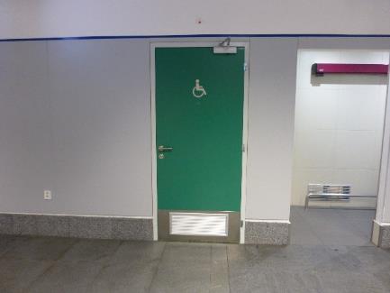 Obr. 31 IX.21 WC mísa imobil OJ ENG (a) WC mísa typ JIKA DEEP by JIKA včetně imobil sedátka bez poklopu.