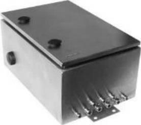 Doporučená instalace skříně pomocí držáků KRV-2, které zároveň tvoří základní ochranu přístroje. B Pouze s přípojnou deskou TBx, hliníkový box 140x160x70 mm, 5x kab.