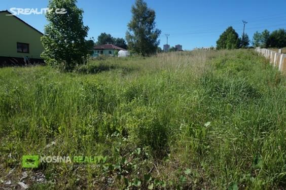výměře 1 886 m 2 k výstavbě RD. K pozemku vydáno územní rozhodnutí a lze ihned stavět.
