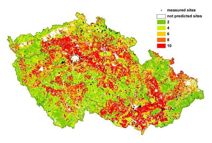 kůrovcem) s výrazným poklesem obsahů východním směrem, tzn. do centra republiky a směrem k jižním hranicím (Šumava).