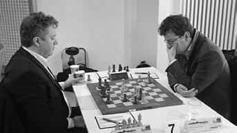 Propojení šachu a pokeru je známé, mezi šachisty je řada dobrých pokerových hráčů, poker si občas pro zábavu a relaxaci zahraje i mistr světa Magnus Carlsen, pokerovými pro fesionály jsou například