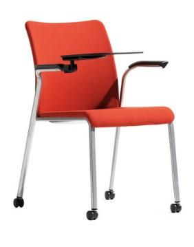 C3/A Židle soft mobilní s područkami a psacím stolkem Fixní výška sedáku 425-450 mm, hloubka sedáku 450-470 mm, šířka sedáku 430-450 mm. Fixní výška opěráku min. 445 mm, šířka opěráku 440-460 mm.