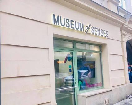 Muzeum, kde šálí smysly března jsme se setkali s klientkami Programu 24. podporovaného bydlení a psychosociální pomoci a jejich dětmi v Muzeu Smyslů Praha.