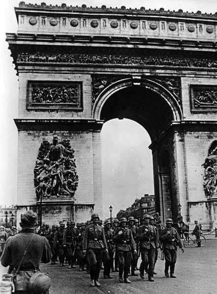 org/wiki/soubor:bundesarchiv_bild_101i-126-0347-09a,_paris,_deutsche_truppen_am_arc_de_triomphe.