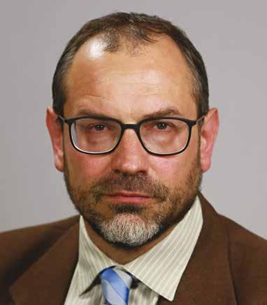 Jan Vevera (1970 ve Štětí) V letech 1993 1998 studoval kulturní antropologii na Institutu základů vzdělanosti UK, v roce 1997 absolvoval na 1. lékařské fakultě UK a v r.