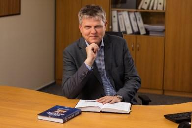 KATEDRA MARKETINGU A OBCHODU Vedoucí katedry: doc. Ing. Vojtěch Spáčil, CSc. Profil katedry Katedra se zaměřuje primárně na výchovu marketérů, obchodníků a ekonomických žurnalistů pro praxi.