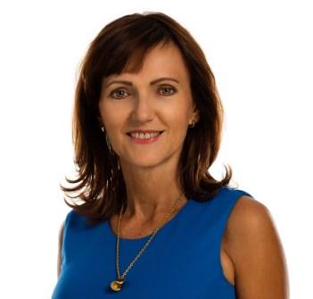 Dana Dluhošová Proděkan pro zahraniční vztahy, rozvoj a legislativu prof. Ing. Martin Macháček, Ph.D. et Ph.