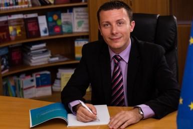 KATEDRA EVROPSKÉ INTEGRACE Vedoucí katedry: Ing. Lukáš Melecký, Ph.D. Profil katedry Katedra zajišťuje výuku studijního oboru Eurospráva v bakalářském i v magisterském studijním programu Hospodářská politika a správa.