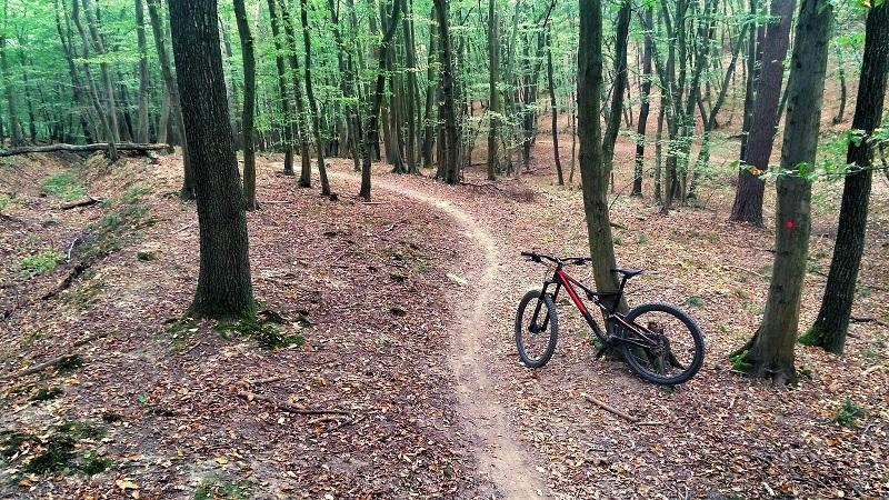 Druhý způsob, je o poznání citlivější v přístupu k přírodě. Jedná se o tzv. přírodní traily.