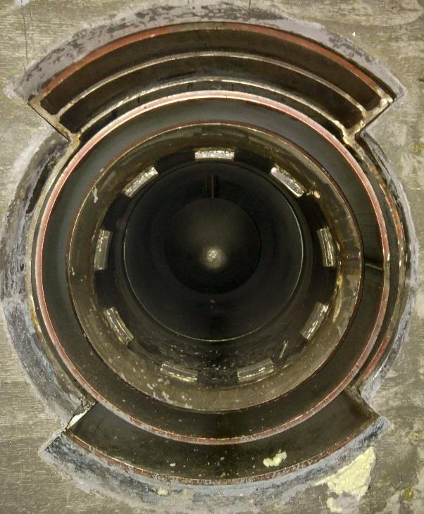 4.2 Hlavní projekční rozdíly a provozní problémy Umístění uhelných hořáků Práškové hořáky jsou u prvního kotle umístěny v rozích spalovací komory ve výšce +9,6 m, +11,6 m a +13,6 m.