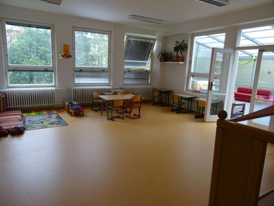 asistentů pedagoga pro děti, žáky a studenty se zdravotním postižením a pro děti, žáky a studenty se sociálním znevýhodněním, na období leden až srpen 2017 se závěrem, že