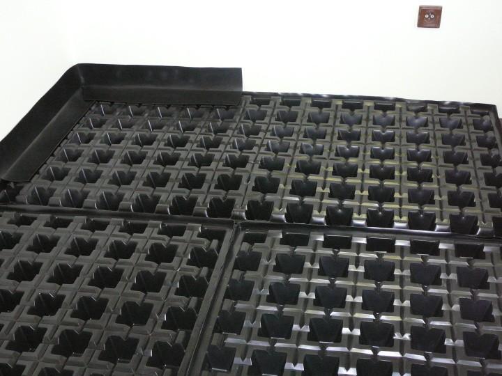 žádoucí zhutněný štěrkopískový polštář (zrnitost 1-22 mm) o tl.