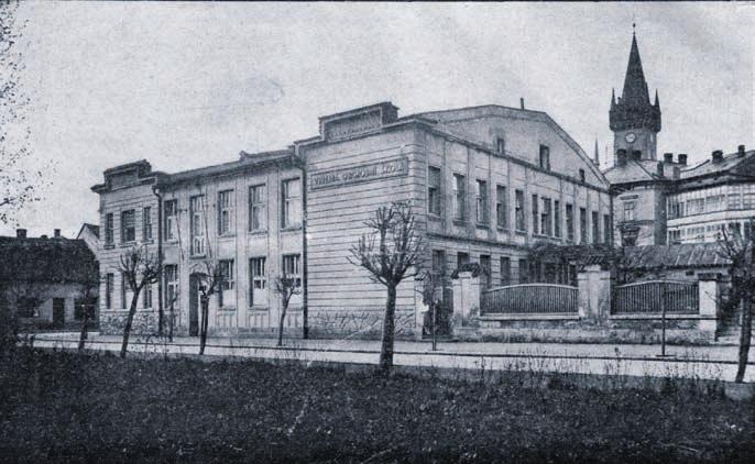 časového omezení. Zestátnění zdejšího profesorského sboru bylo zcela dokončeno ve školním roce 1921-1922.