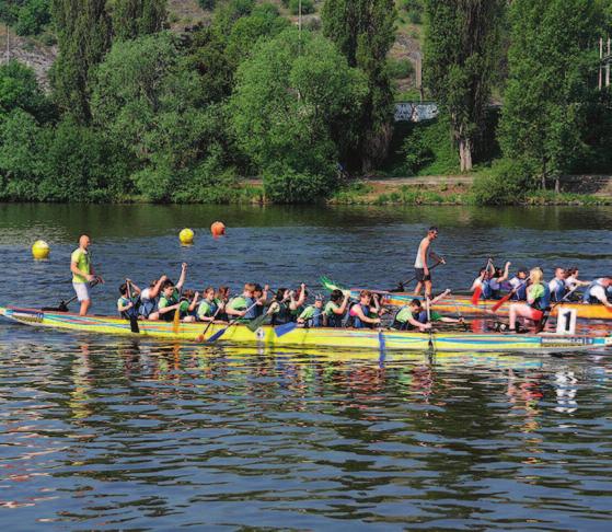 Dračí lodě Již tradičně tyto závody pořádá v polovině května ve Žlutých lázních Rotary Club Prague International.