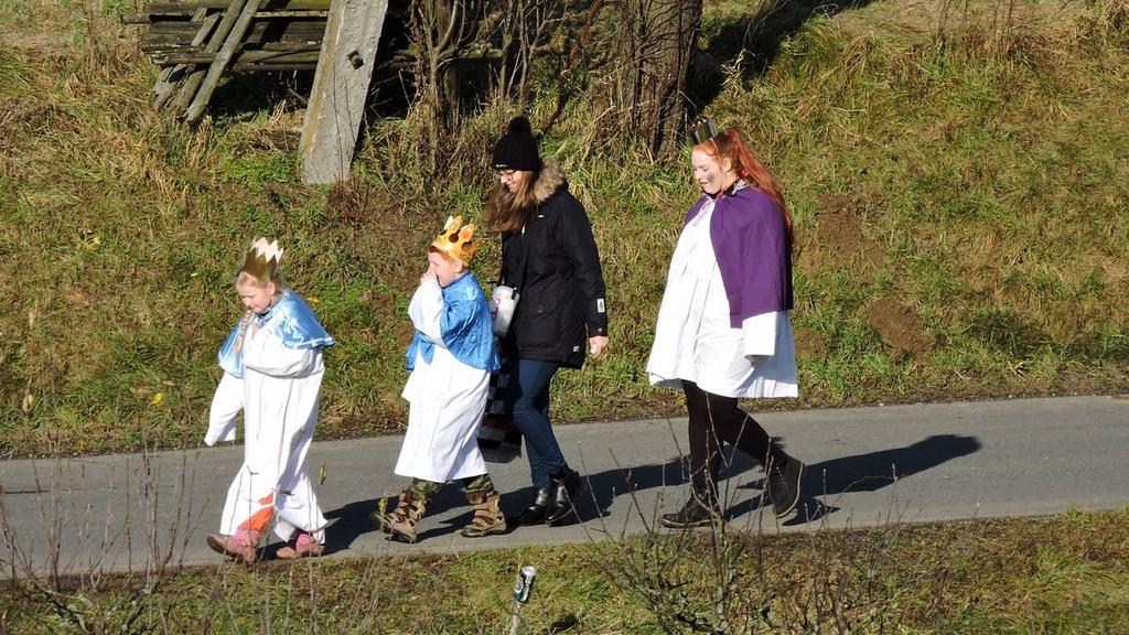 Ze života farnosti Pozlovice Rok 2018 Leden Letošní svátek Tří králů připadl přímo na sobotu 6. ledna. V tento den chodily v naší farnosti skupiny koledníků koledovat na tzv.