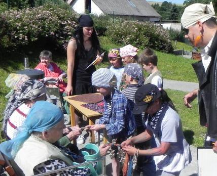 Pirátské dopoledne bylo pro ně velkou výzvou. Ve škole si pečlivě připravili kostýmy, aby nás překvapily.