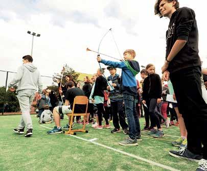 Jedno čtvrteční odpoledne se stalo krásnou vzpomínkou na doby dávno minulé, neboť v atriu školy probíhala pro většinu z nás dojemná oslava 40. narozenin ZŠ Glowackého.