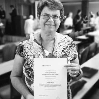 Heuréka Elixír do škol Dlouhodobý vzdělávací program Heuréka Základním stavebním kamenem vzdělávacích aktivit Heuréky je cyklus 10 víkendových seminářů v průběhu dvou let.