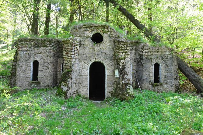 několikrát, proto byl také r. 1497 vratislavským vojskem pobořen a již nebyl obnoven.