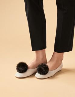 polyester, umělá kožešina. Barva: černá, růžová.