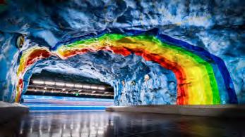 Dnes má stockholmské metro, švédsky tunnelbana neboli T-bana (označováno písmenem T), celkem 3 zá kladní linky, které se dále rozvětvují, a tvoří tak celkem 7 tras. Tyto Zdroj: andystravelblog.