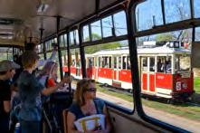 Tehdy byla volba jasná, oblíbená článková tramvaj, náročná na stavbu a moc jiných modelů nebylo.