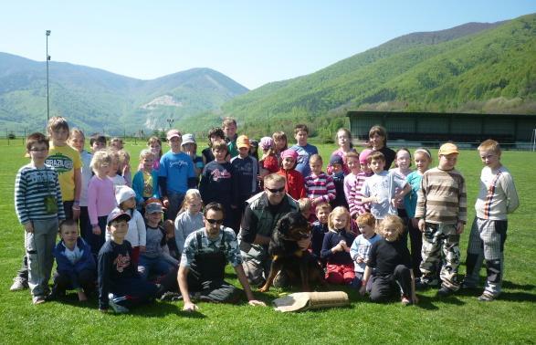 ZÁKLADNÍ ŠKOLA A MATEŘSKÁ ŠKOLA VÝLET NA SLOVENSKO (6. 5. 2011) Cestou na Slovensko jsme se vůbec nenudili.