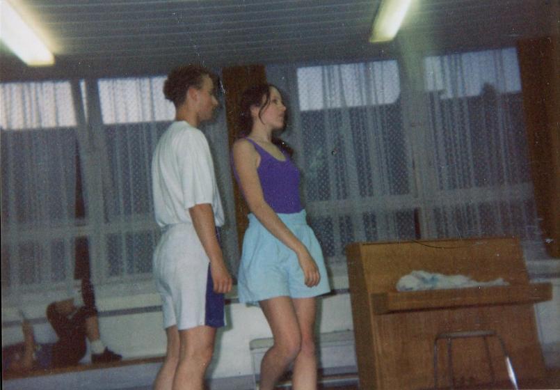 Peťa se pro změnu chystá přes prázdniny naučit tancovat rock and roll jednu kočku, aby s ní mohl vystoupit při soutěžním klání MISS Slovácka, kterého se