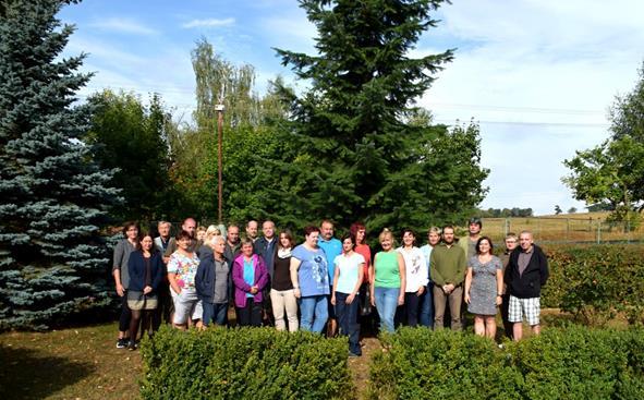 Ing. Hynek Týml JUDr. Aneta Vadovičová Ing. Jaroslava Waisová, Ph.D. Ing. Eva Wollrábová Lenka Žemličková vyučuje: školkařství, pěstování lesa, výpočetní technika, geodézie, zpracování materiálů a údržba, pěstování rostlin od 1.
