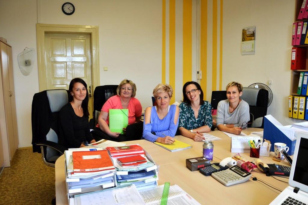 NEPEDAGOGICKÝ PRACOVNÍK EKONOMICKO-SPRÁVNÍ ÚSEK FUNKCE Jana Furišová personalistka Jitka Pečenková mzdová účetní Lenka Pospíchalová rozpočtářka Tereza Wollrábová účetní do 30.9.