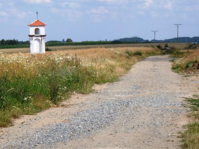 Podmínky ochrany hodnot a charakteru území Přírodní podmínky Lokalita je situovaná ve východní části sídla, na jihu a západě navazuje na zastavěné území sídla, severně a východně navazuje na