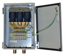 Výstupní filtr Charakteristiky výstupního filtru: du/dt filtr pro délky kabelů do 120 m, v případě délek kabelů >120 m kontaktujte, prosím, společnost Pumpa a.s. Filtry dostupné v IP54 a IP00