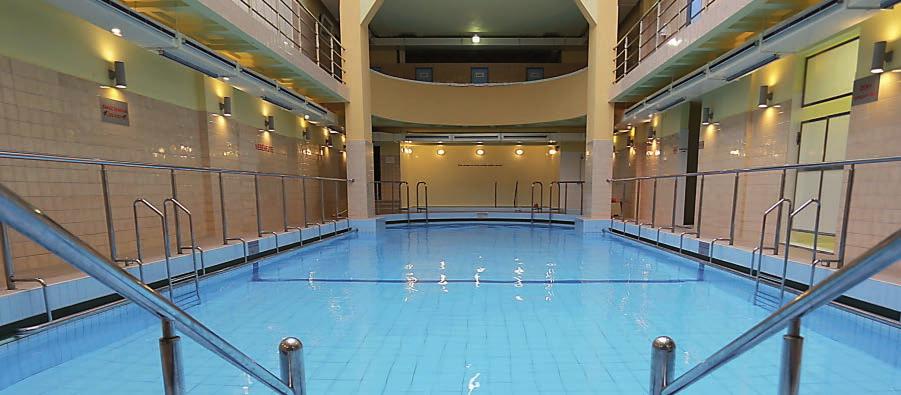 3.2. LÁZEŇSKÉ A RELAXAČNÍ CENTRUM RAŠÍNOVA 3.2. LÁZEŇSKÉ A RELAXAČNÍ CENTRUM RAŠÍNOVA BAZÉN VÍŘIVKA Oválný bazén měří na délku 18 m a na šířku 7 m. Je hluboký až 2,20 m.