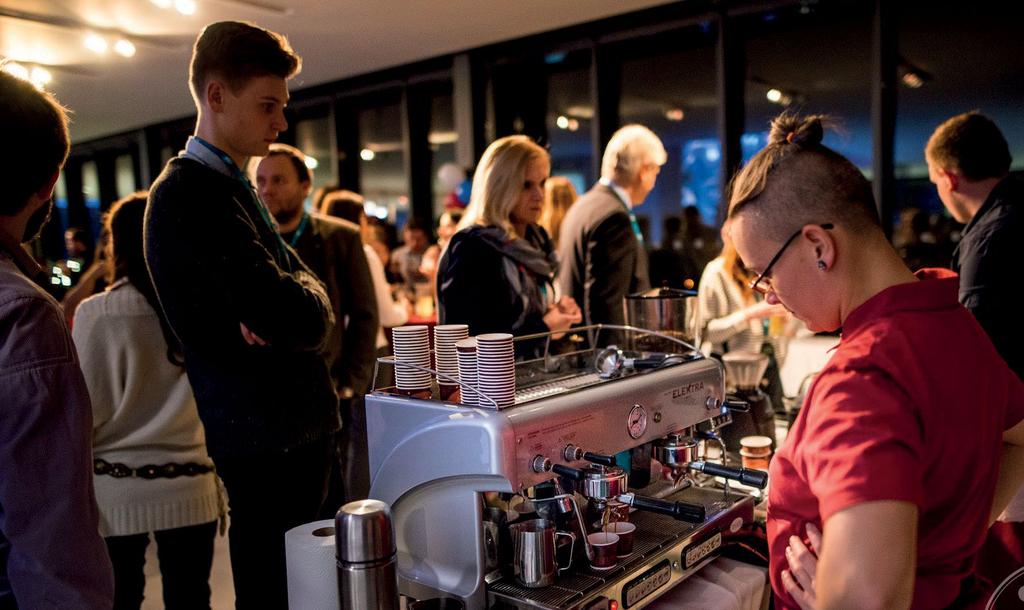 Catering, který si můžete dopřát Připravíme pro vás teplý i studený bufet, pochoutky z grilu či udírny, několikachodové menu včetně dezertů i kvalitní kávu.
