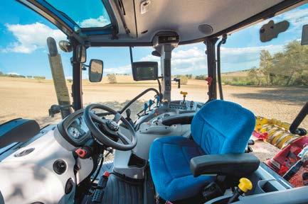 Na traktoru je k dispozici až 8 LED diodových světel s perfektní svítivostí a nízkou energetickou náročností v porovnání se standardním ekvivalentem.