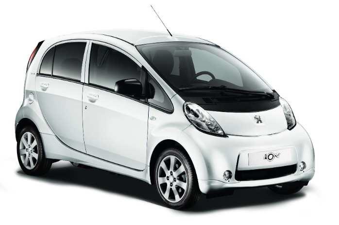 5.1.2 Peugeot ion Tab. 2: Technické parametry Peugeot ion Cena s DPH [Kč] 717 288 Motor Typ elektromotoru synchronním s permanentním magnetem Max. výkon [kw (k)/min -1 ] 47 (64)/ 3 500-8 000 Max.