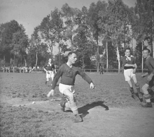 Poté, co byl v roce 1950 z politických důvodů nucen zanechat advokátní praxe, vystřídal celou řadu povolání od lesního dělníka, přes elektrikáře, recepčního až po klarinetistu v kapelách cirkusů